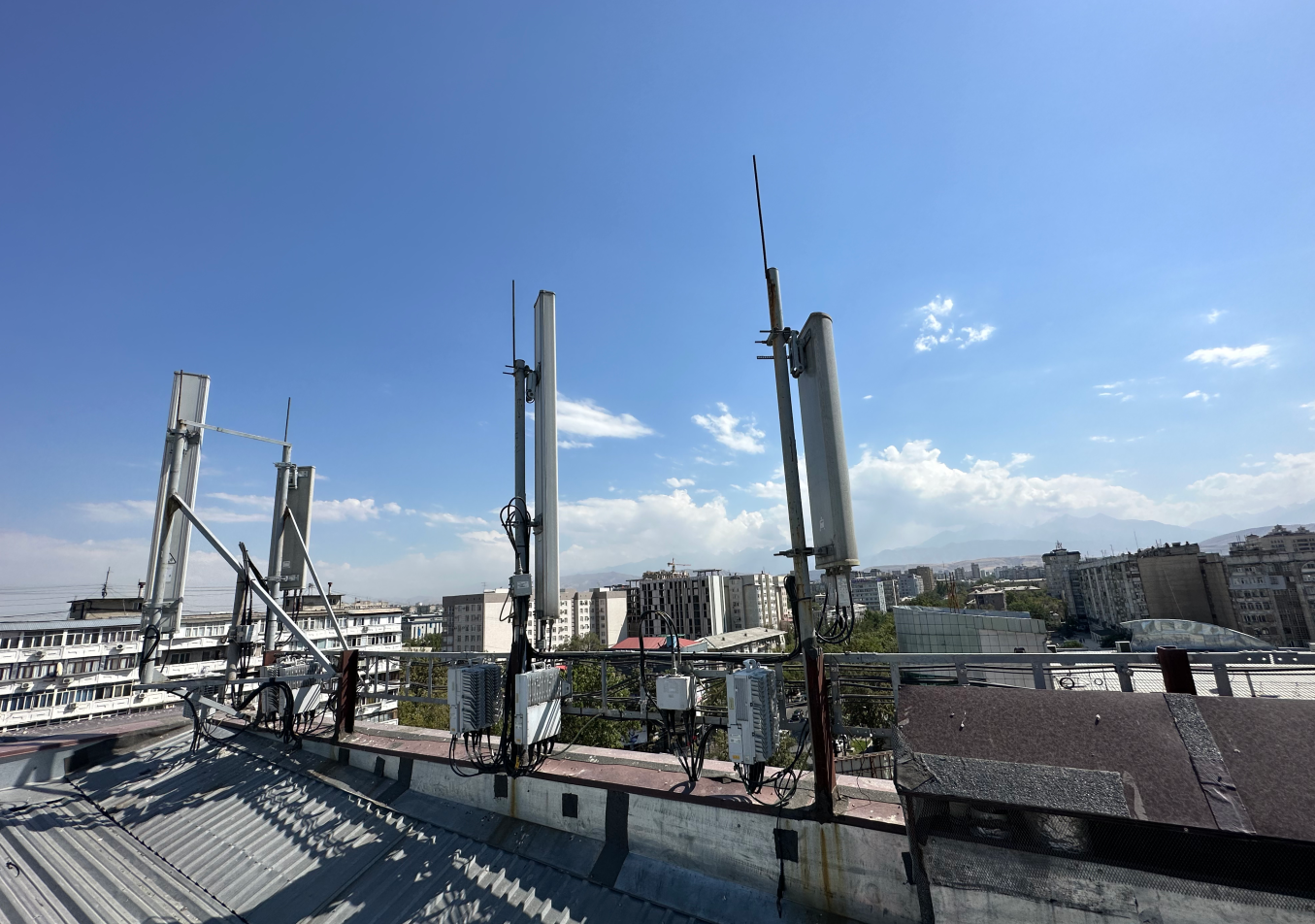 Радиофобия эмнеси менен кооптуу? Кыргызстандын мобилдик операторлорунун секилери тууралуу